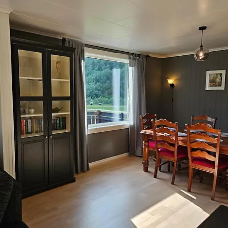 Herfindalsvegen Holiday home *